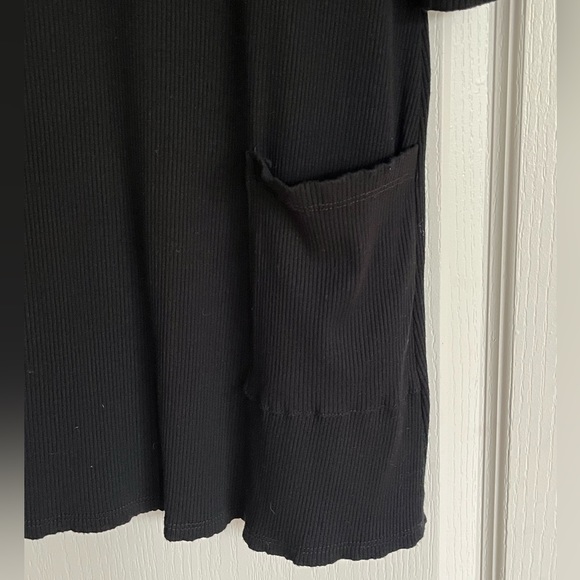 🪷CHRIS AND CAROL Black Tunic with 3/4 Length Sleeves - Picture 7 of 7